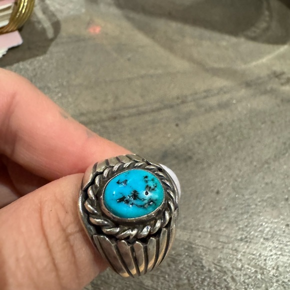Vintage Native American Sterling silver and turquoise ring - Picture 9 of 12